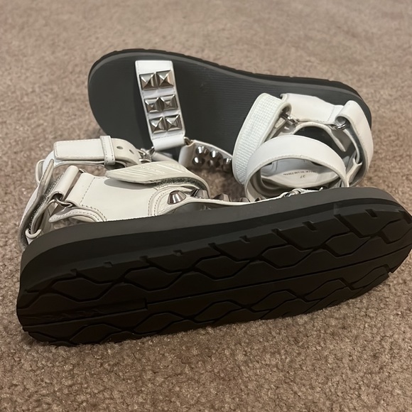 PRADA Sandals!!! 💕37 Euro size. Excellent condition, I have a dust bag. - Picture 6 of 10